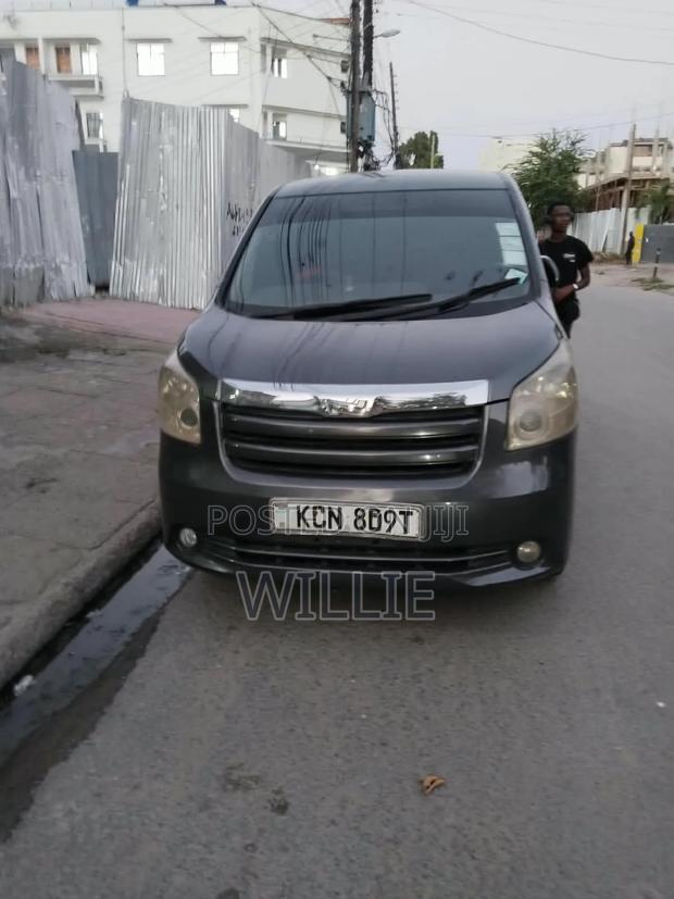 Toyota Noah 2010 Gray
