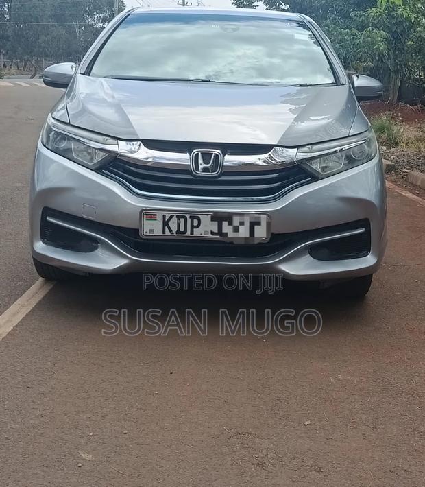 Honda Fit Shuttle 2017 Silver
