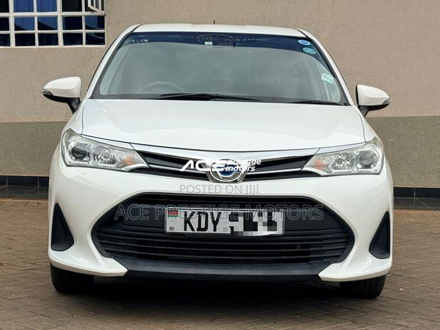 Toyota Corolla Fielder 1.5 Hybrid FWD 2019 White