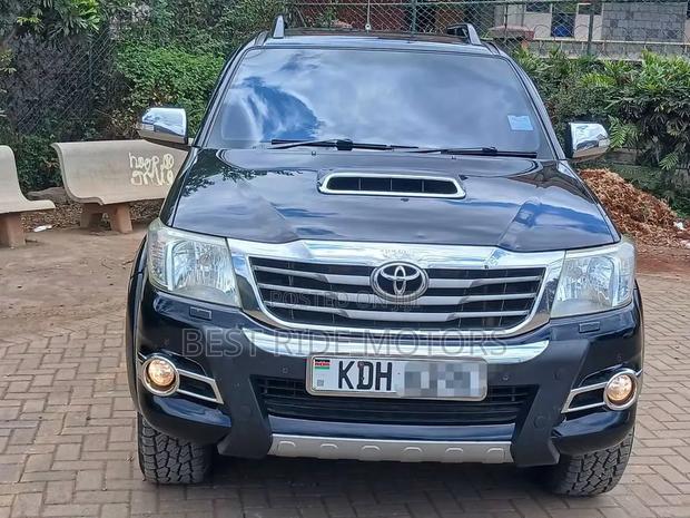 Toyota Hilux 3.0 D-4D 4x4 2015 Black