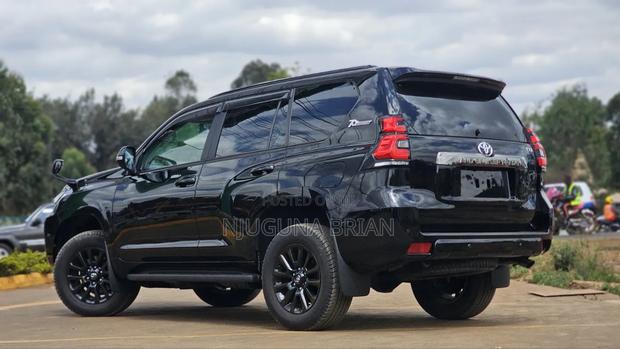 Toyota Land Cruiser Prado 2.8 2022 Black
