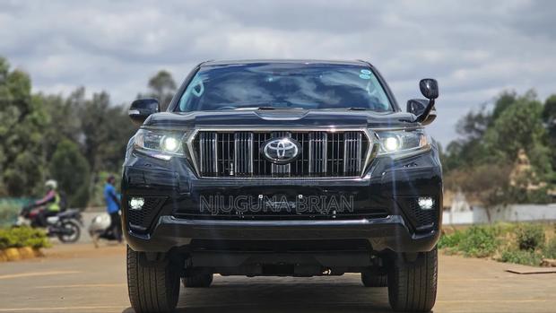 Toyota Land Cruiser Prado 2.8 2022 Black