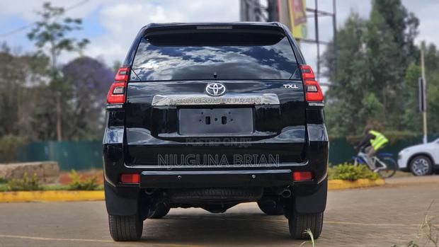 Toyota Land Cruiser Prado 2.8 2022 Black