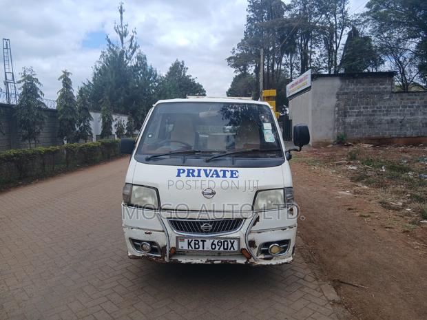 Nissan Caravan 2005 White