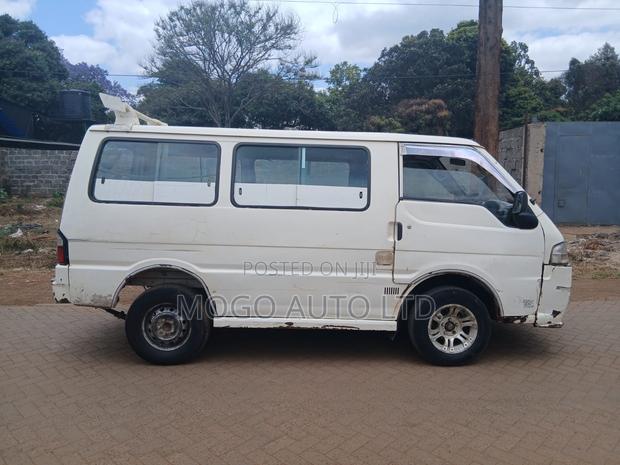 Nissan Caravan 2005 White