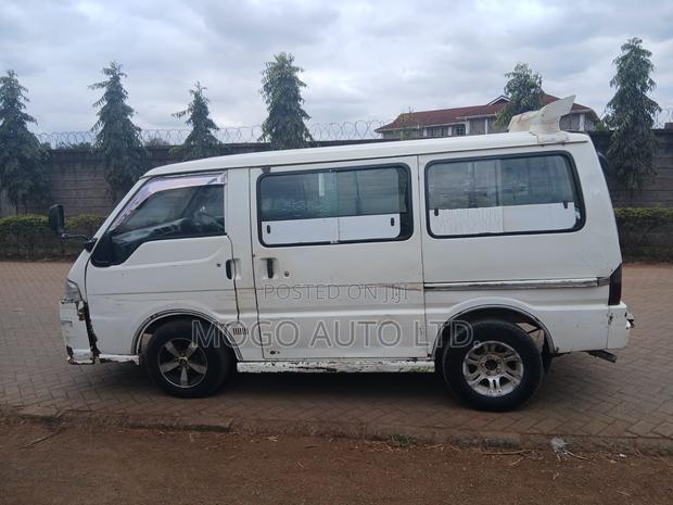 Nissan Caravan 2005 White