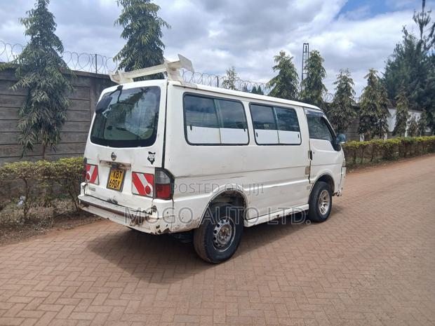 Nissan Caravan 2005 White