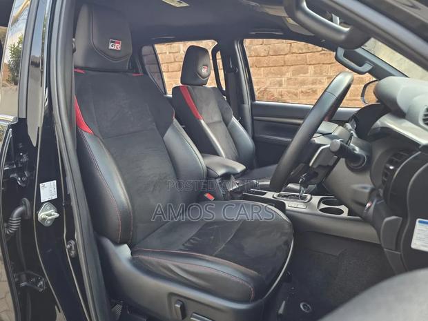 Toyota Hilux 2022 Black