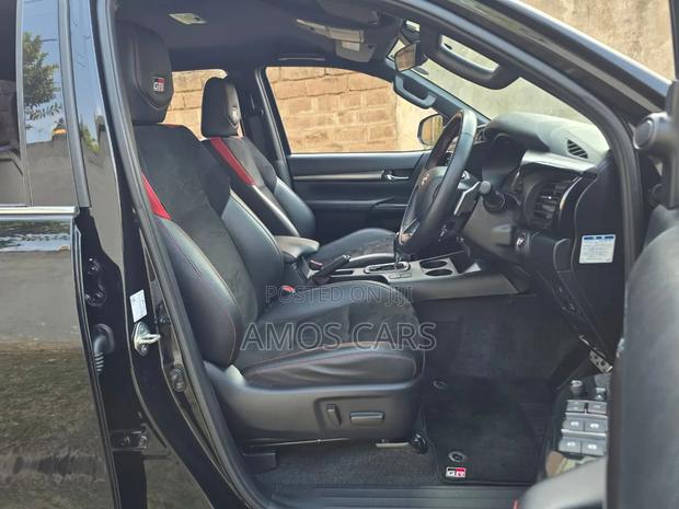 Toyota Hilux 2022 Black