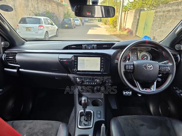 Toyota Hilux 2022 Black