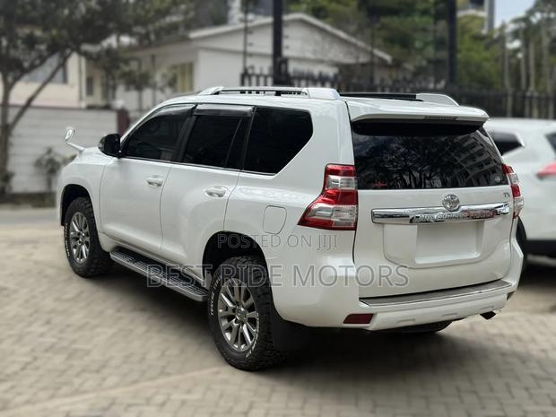 Toyota Land Cruiser Prado 2.8 2017 White