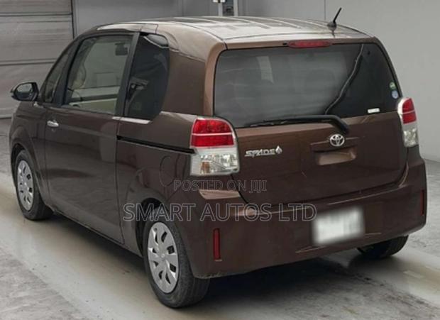 Toyota Spade 2019 Brown