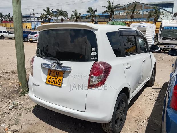 Toyota Ractis 2009 White