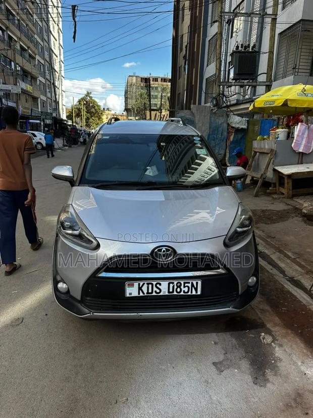 Toyota Sienta 2017 Silver
