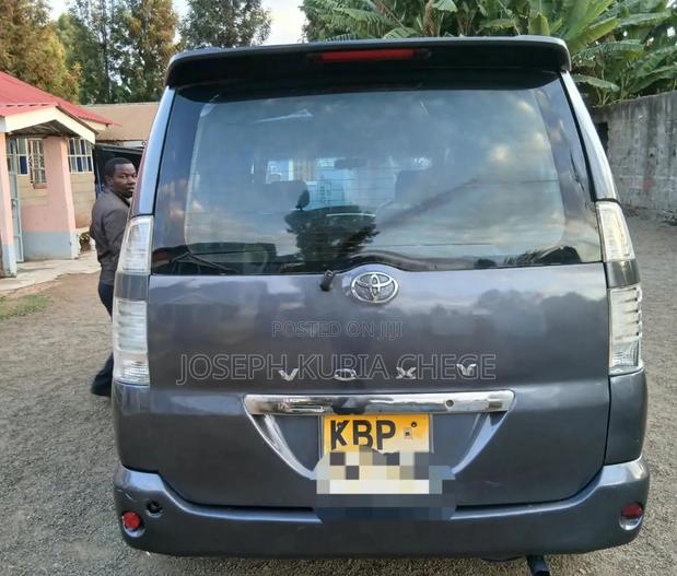 Toyota Voxy 2005 Gray
