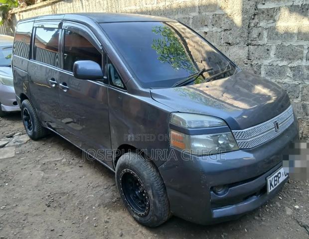 Toyota Voxy 2005 Gray