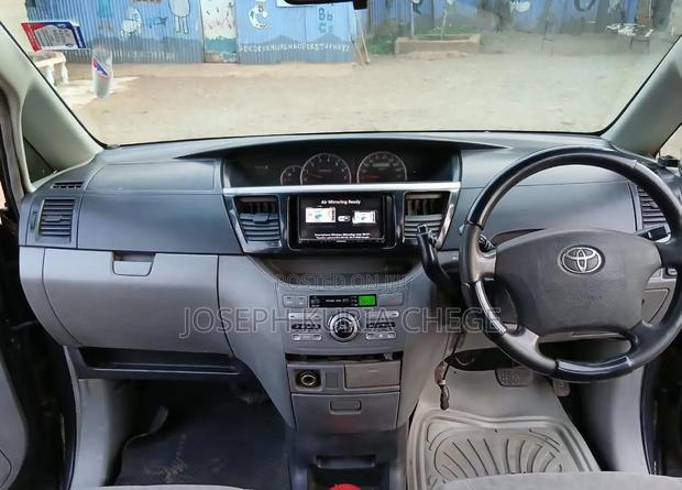 Toyota Voxy 2005 Gray