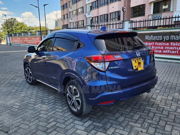 Honda Vezel 2017 Red