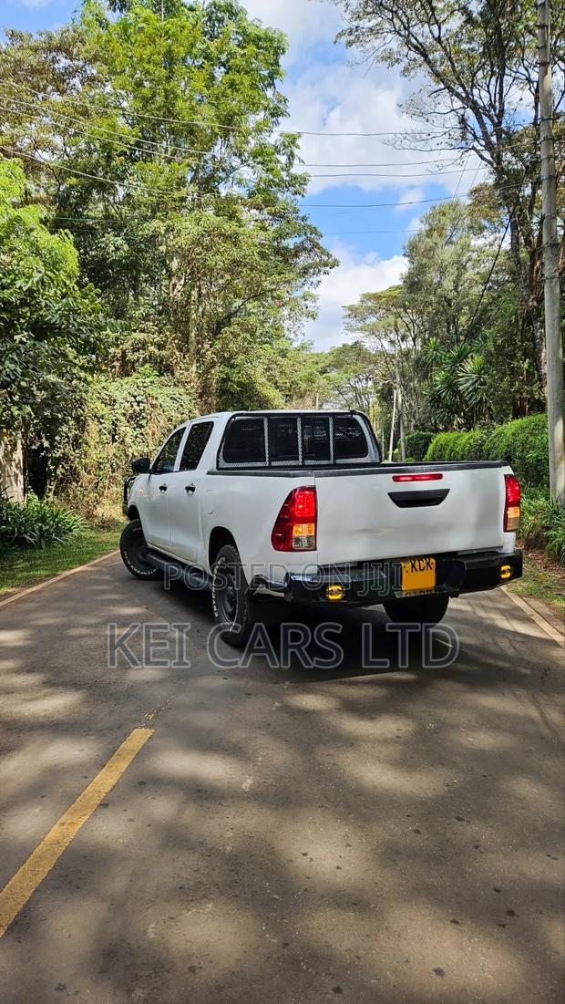 Toyota Hilux Revo Double Cab Deisel 2.4 AWD 2016 White