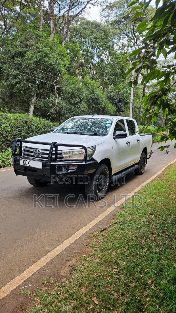 Toyota Hilux Revo Double Cab Deisel 2.4 AWD 2016 White