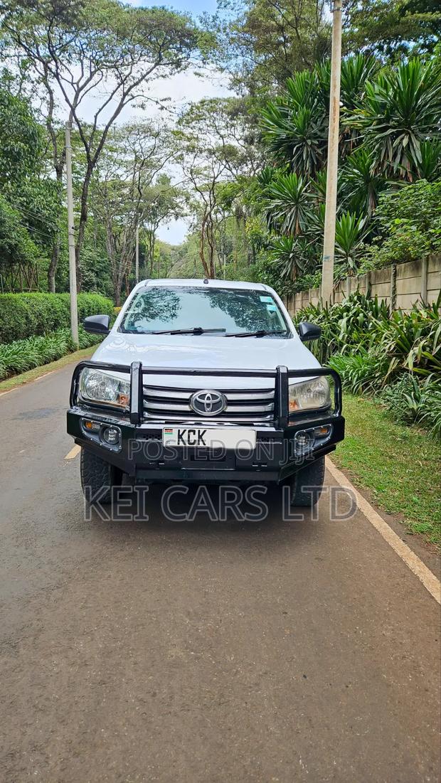 Toyota Hilux Revo Double Cab Deisel 2.4 AWD 2016 White