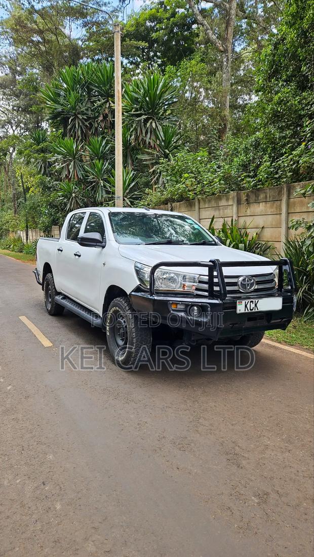 Toyota Hilux Revo Double Cab Deisel 2.4 AWD 2016 White