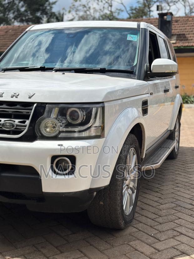 Land Rover Discovery 2015 White