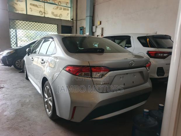 Toyota Corolla SE (1.8L 4cyl 2A) 2019 Silver