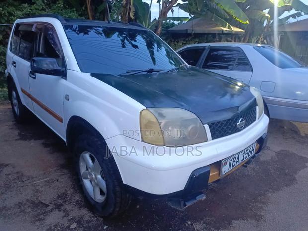 Nissan X-Trail 2000 White