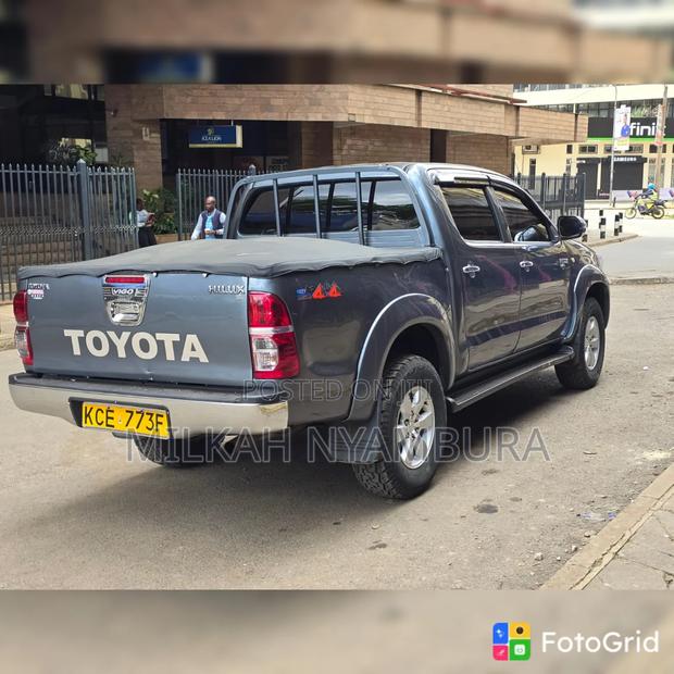 Toyota Hilux 2008 Gray