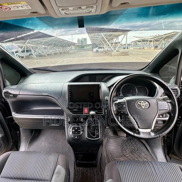 Toyota Noah 2.0 FWD (7 Seater) 2014 Black