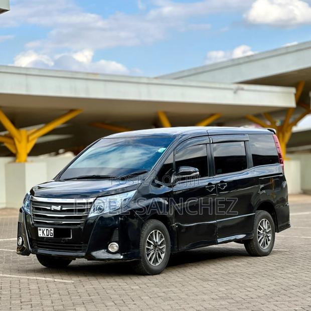 Toyota Noah 2.0 FWD (7 Seater) 2014 Black