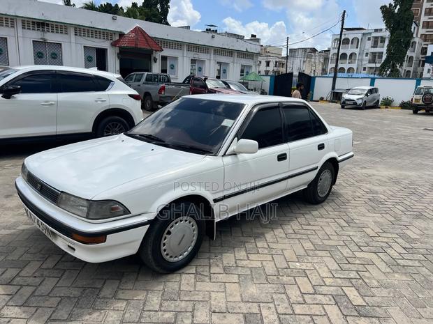 Toyota Corolla 1.3 Hatchback 1988 White