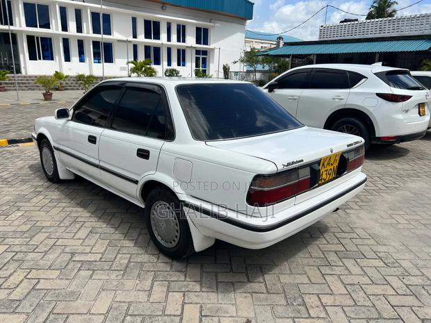 Toyota Corolla 1.3 Hatchback 1988 White