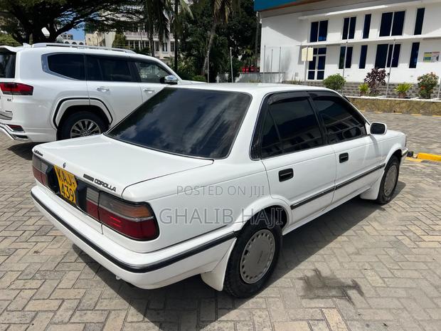 Toyota Corolla 1.3 Hatchback 1988 White