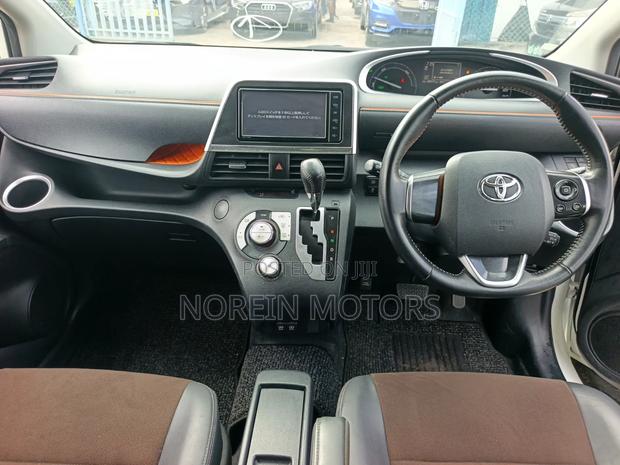 Toyota Sienta 2020 White