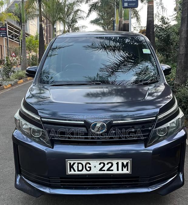 Toyota Voxy 2015 Blue