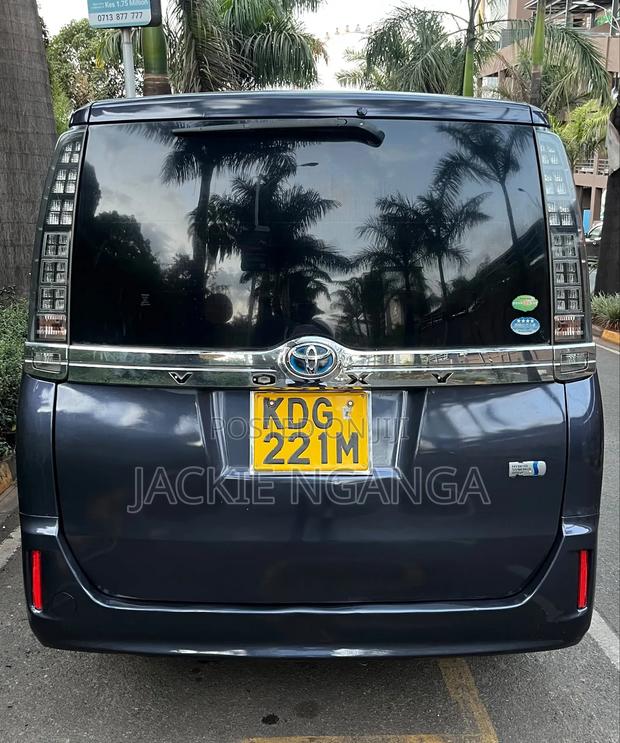 Toyota Voxy 2015 Blue