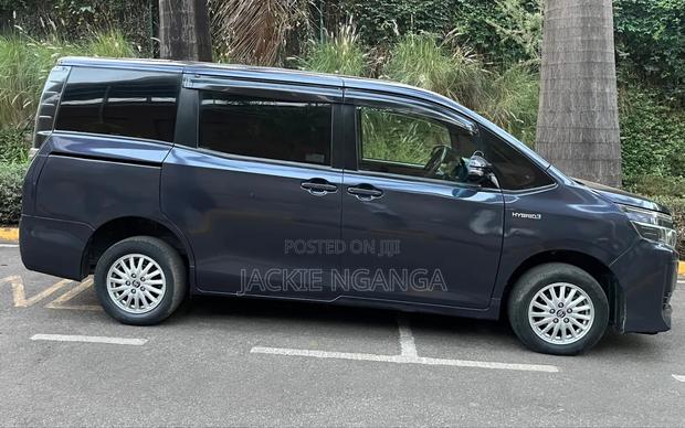 Toyota Voxy 2015 Blue
