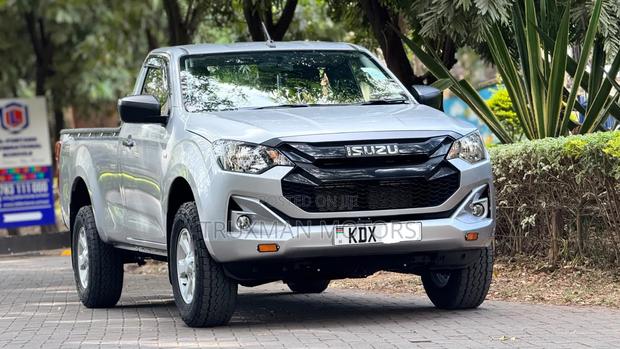 Isuzu D-MAX 2025 White