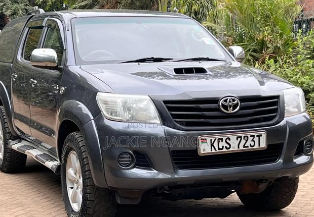 Toyota Hilux 2012 Gray