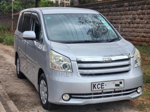 Toyota Noah 2008 Silver