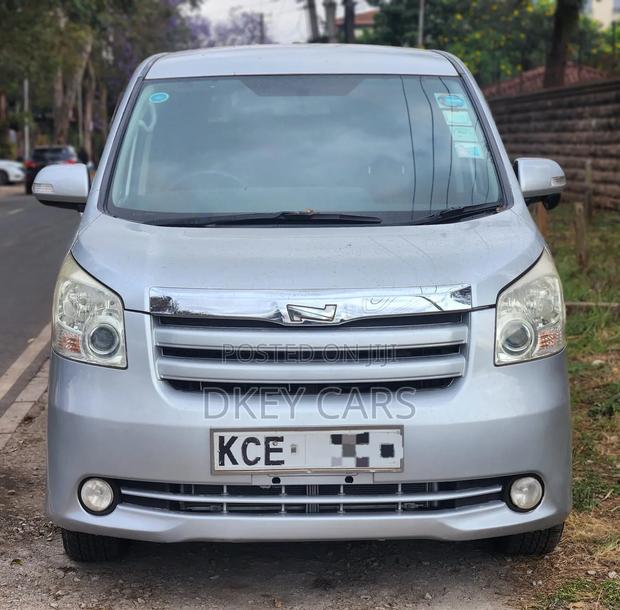 Toyota Noah 2008 Silver