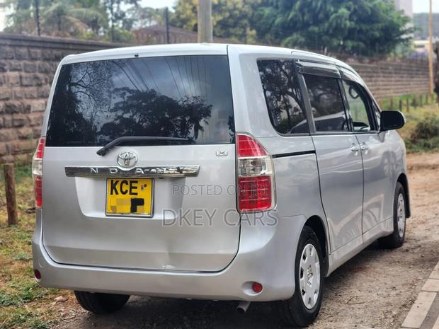 Toyota Noah 2008 Silver