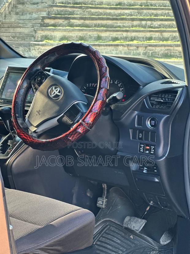 Toyota Noah 2014 Gray