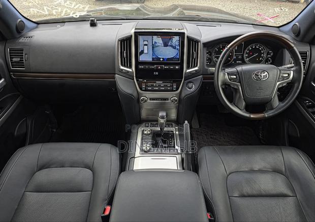 Toyota Land Cruiser 4.6 V8 ZX 2019 Black