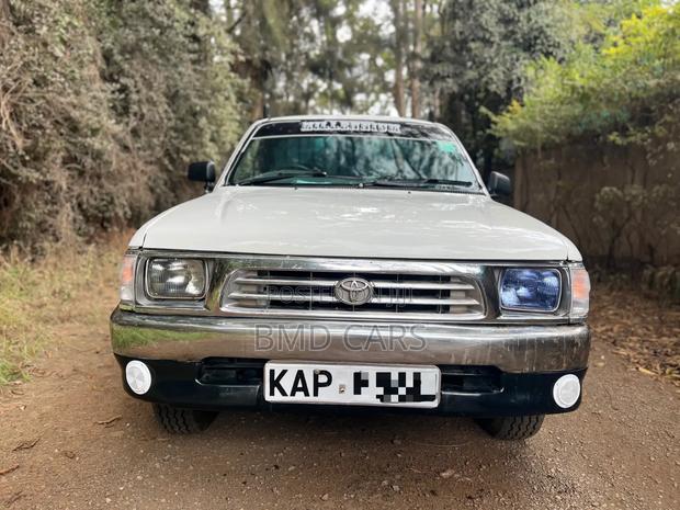 Toyota Hilux 2.5 2006 White