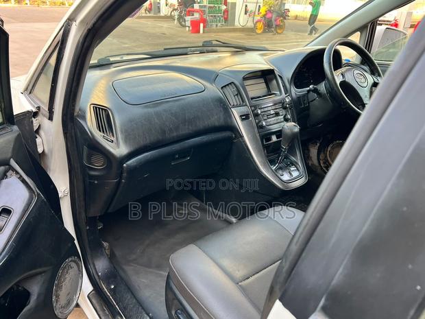 Toyota Harrier 2005 White