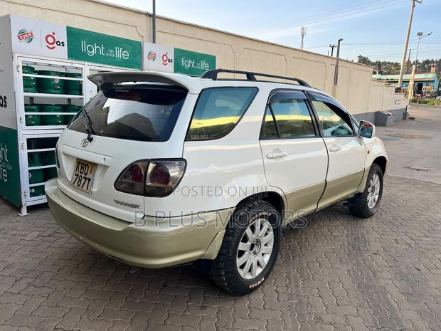Toyota Harrier 2005 White