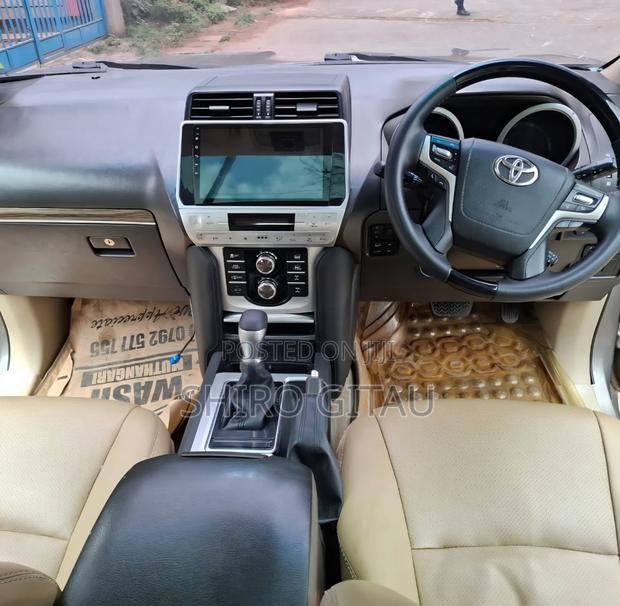 Toyota Land Cruiser Prado KAKADU 2011 Gray
